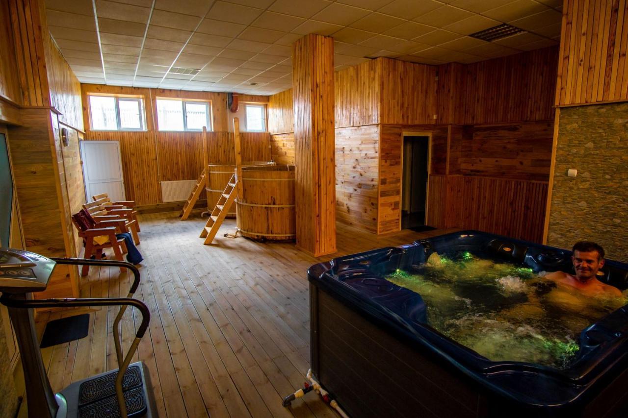 Hotel Turist Pucioasa 외부 사진